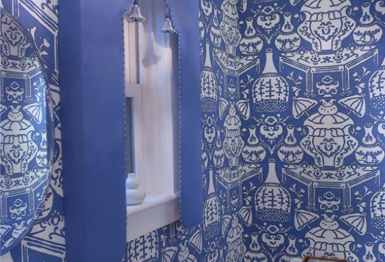 custom-window-drapery-treatment-pattern-walls-bathroom