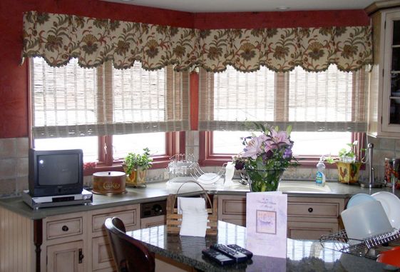 custom-window-treatments-drapes-blinds-bamboo-kitchen