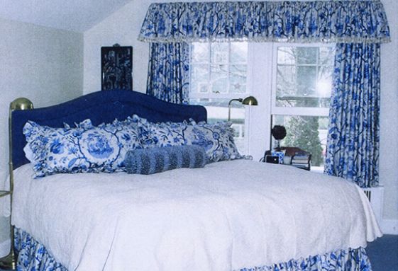 custom-bedding-window-treatment-drapes-pillows-upholstery-bed-skirt